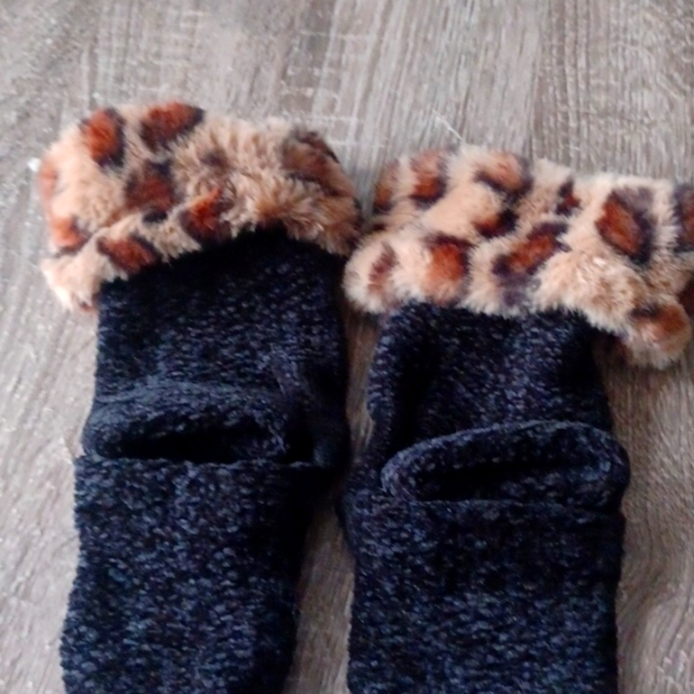 Winter Gloves with Leopard Print Fur Super Soft NWOT!